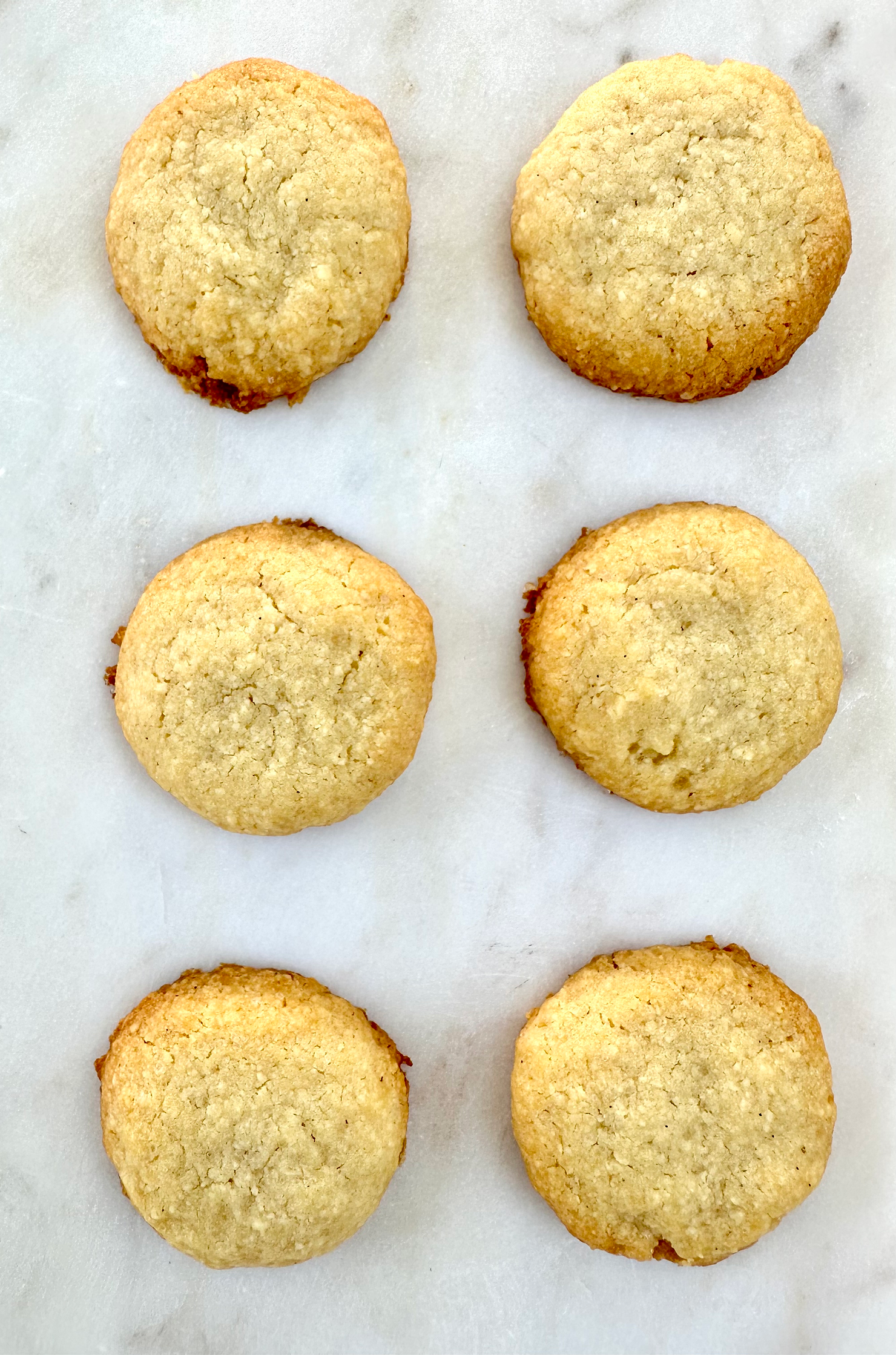 Vanilla scented almond biscuits